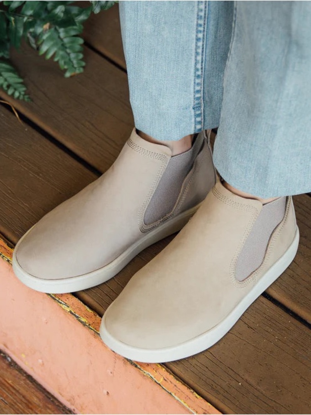 WOMEN'S OLUKAI PEHUEA MID BOOTIES

By Olukai Size 9.0
Retail Price 
$140.00